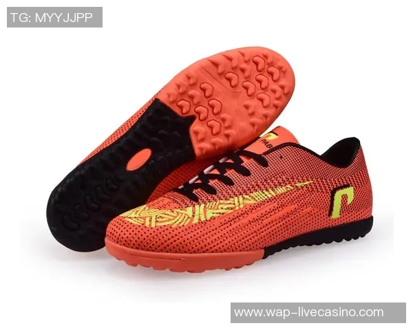 适合不同场地的足球鞋推荐让你在比赛中尽显风采和实力