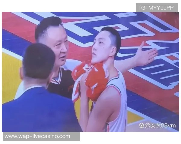 半决赛轻松进行全场仅一违体无技术犯规展现高水平对抗